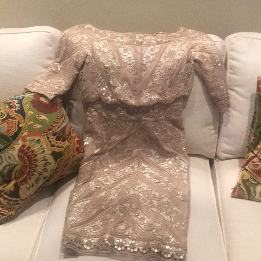 Tadashi Shoji sz 10 beige formal dress.